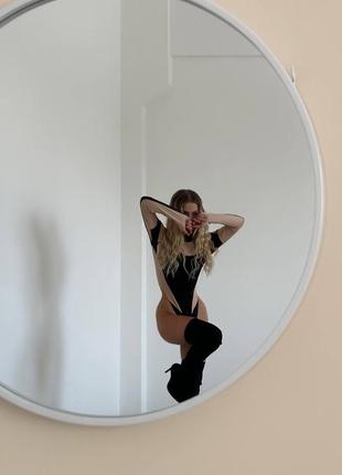 Трендовый боли с длинными рукавами и нюдовыми вставками