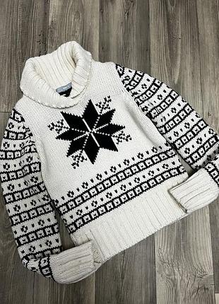 Теплый свитер с шерстью в скандинавском стиле
