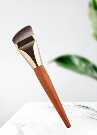 Плоский, скошений пензлик для нанесення кремових текстур з таклому