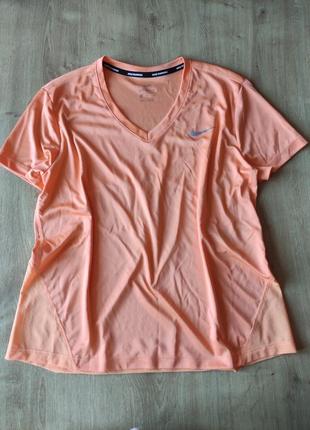 Фірмова жіноча спортивна футболка nike dri-fit, оригінал. розмір м.