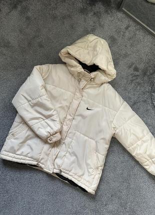 Курточка (nike) молочная!😇