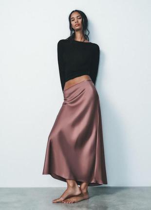 Атласная розовая юбка миди zara new