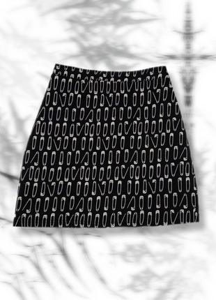 Юбка с интересным принтом.
