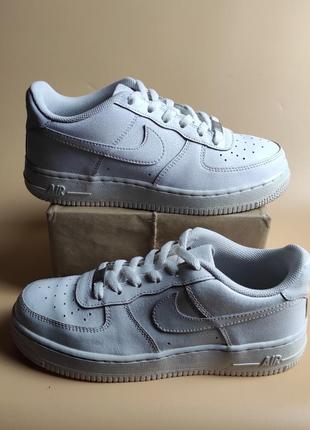 Кросівки найк nike air force.
розмір 38 довжина устілки 24,5 см.