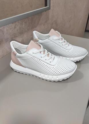 Кросівки жіночі, перфорація, шкіра