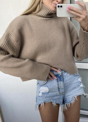 Новый теплый бежевый вязаный кроп свитер оверсайз с горлом теплый h&m