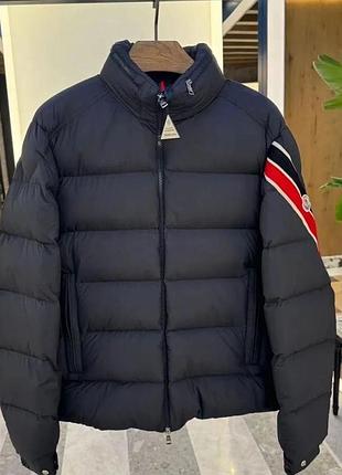 Чоловічий пуховик у стилі moncler