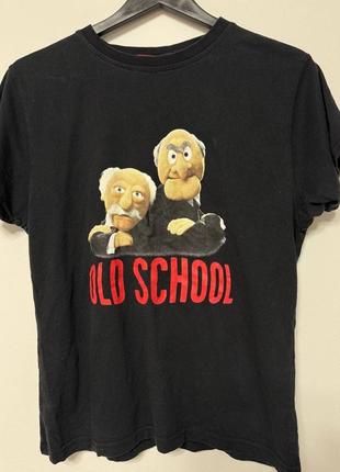 Футболка женская черная the muppets old school regular, размер s - m.