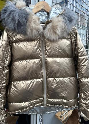 Коротка куртка з капюшоном