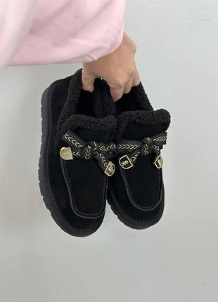 Стильные лоферы материал - натуральная замша. внутри - натуральный мех. цвет - черный