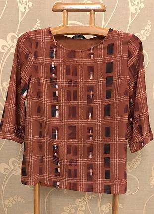Очень красивая и стильная брендовая блузка.