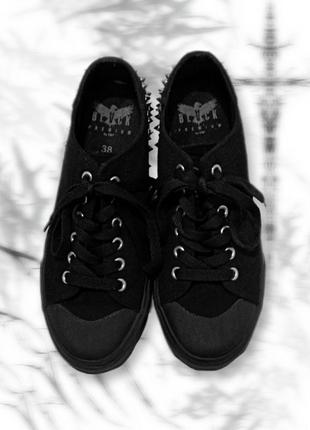 Кеди із шипами black premium.

killstar queen of darkness tripp aderlass poizen spiral hell bunny phaze vixxsin banned gothicana готика