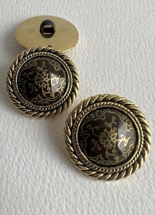 Ґудзик костюмний золотий бортик на ніжці коричневий 28мм пластик