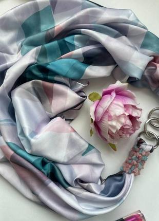 Дизайнерська хустка "жінка ніжності" від бренда my scarf, прикрашена натуральним каменем