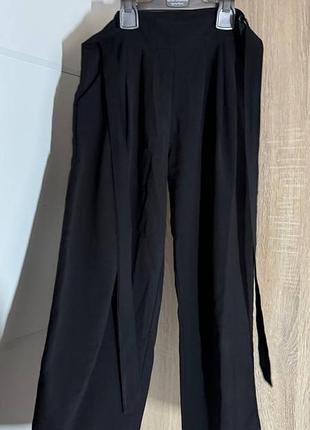 Укороченные классические черные брюки женские