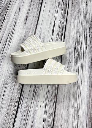 Adidas тапочки оригинал 39 размер белые на платформе шлепанцы