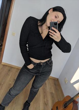 Светр на запах чорний в'язаний в рубчик