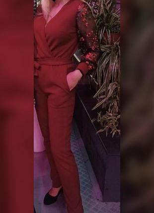 Красный комбинезон