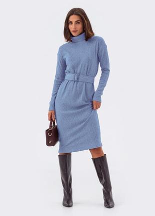 Элегантное платье-гольф из вязаного трикотажа