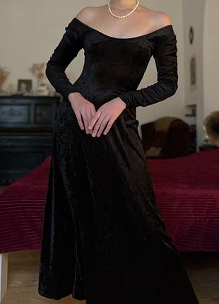 Елегантна оксамитова сукня початку 2000-х від бренду miss selfridge у чорному кольорі