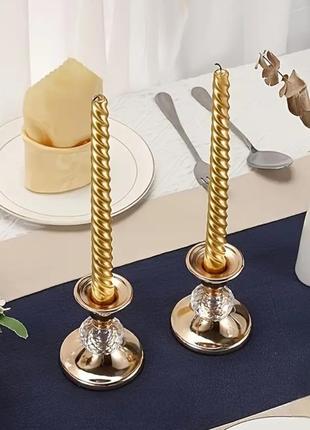 Золотистый металлический подсвечник с кристальной вставкой