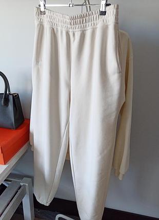 Спортивные штаны утеплены флисом