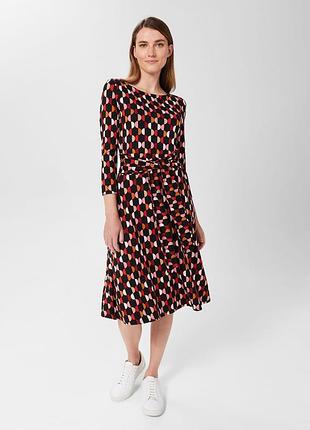 Яркое платье миди