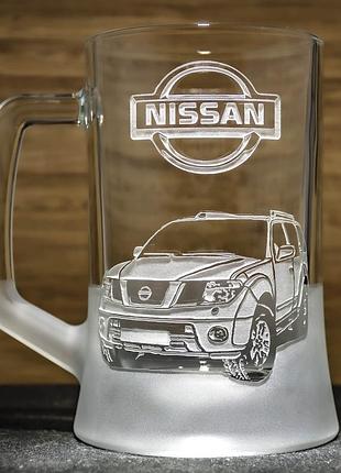 Пивной бокал с гравировкой автомобиля nissan pathfinder r51 ниссан - подарок для водителя