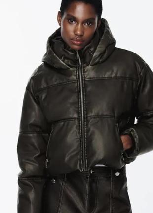 Дутая куртка с эффектом вытертости из эко кожи zara,