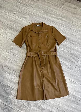 Кожаное карамельное платье