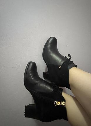 Шкіряні черевички на каблуку