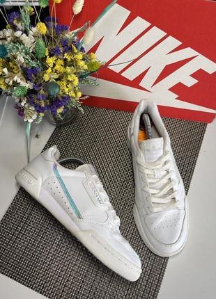 Оригінальні кросівки adidas
