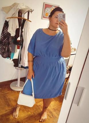 Голубое платье очень большого размера