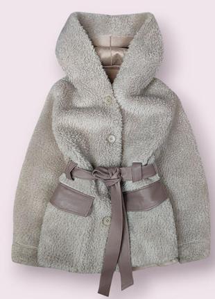 Женская короткая шуба тедди бежевого цвета с капюшоном и поясом размер м (46)