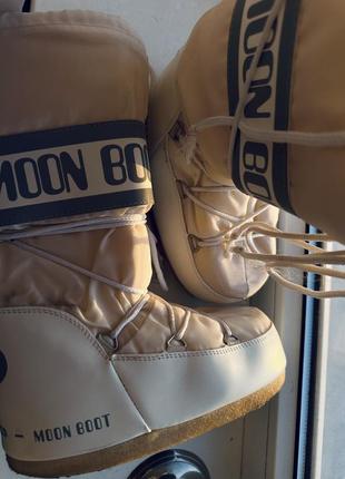 Moon boot