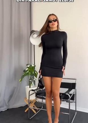 Сукня міні по фігурі з прорізами для пальчиків під горло плаття бордова чорна графітова базова трендова стильна