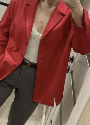 Червоний жакет