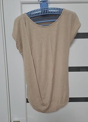 Футболка з акцентом на одному плечі