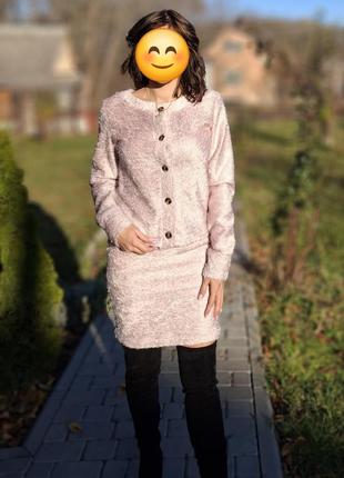 Рожевий костюм в травку