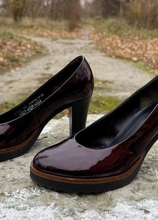 Женские классические, кожаные туфли gabor