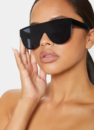 Чорні широкі тоновані окуляри