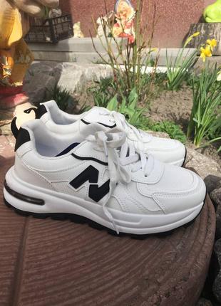 Женские кроссовки new balance