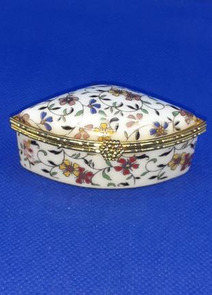 Шкатулка фарфор