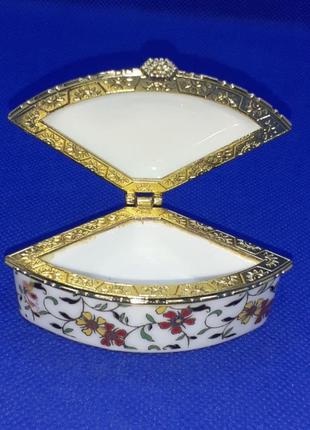 Шкатулка фарфор