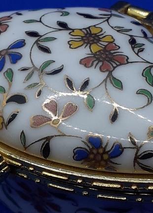 Шкатулка фарфор