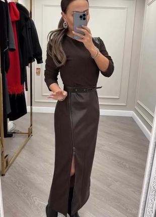 Сукня максі шоколад однотонна на довгий рукав з розрізом по нозі на блискавці шкіряна якісна