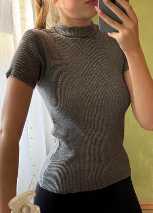 Серая футболка