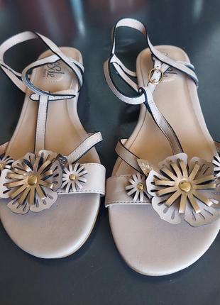 Великолепные босоножки