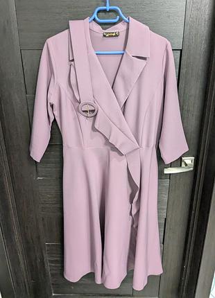 Элегантное платье с поясом в светло-сиреневом цвете в 44р.
