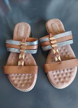 Отличные шлепанцы